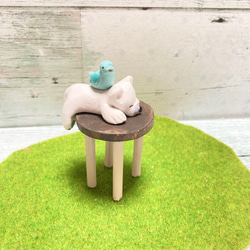 しろくま&小鳥　オブジェ　粘土　ミニチュア小物　椅子　置物 2枚目の画像