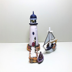青い灯台と白い船　 3枚目の画像
