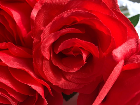 no24，3 朵紅玫瑰，紅色，豪華，婚禮，人造花，新娘配件，用於安排 第4張的照片