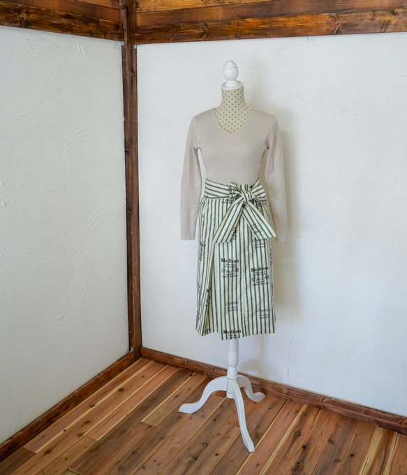 ストライプに洗濯表示マークがかわいい♡ ミモレ丈の春スカート 4枚目の画像
