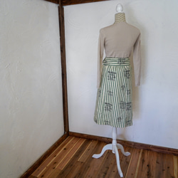 ストライプに洗濯表示マークがかわいい♡ ミモレ丈の春スカート 6枚目の画像