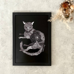 マーガレットと桜の猫: 動物モノクロポスター【A4サイズ】フレームなし 1枚目の画像