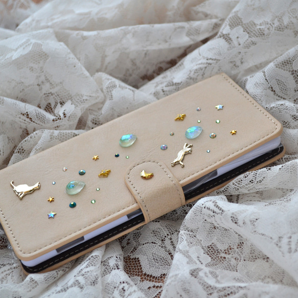 猫が戯れる手帳型スマホケース『♡Jewelry Box♡』ベージュ ほぼ全機種注文可能 3枚目の画像