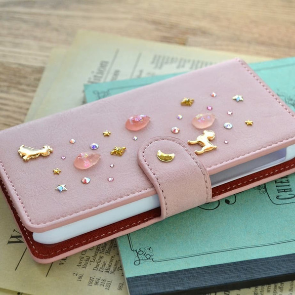 犬が戯れる手帳型スマホケース『♡Pink Jewelry Box♡』ほぼ全機種 選べる！トイプードルやチワワ、ダックス 1枚目の画像