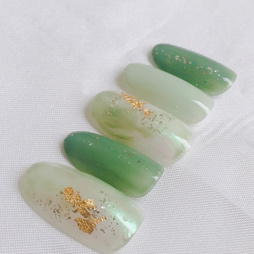 グリーンニュアンスネイル♡ ネイルチップ（つけ爪） fascino