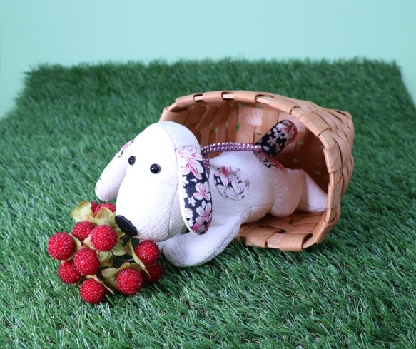 手のひらぬいぐるみ 賢そうなワンワン いぬ ハンドメイド 海外作家様 部屋飾り ワン・ニャン大集合 正絹の着物の生地を使った手のひらサイズの仲間