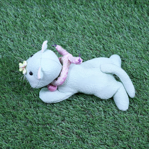 ワン・ニャン大集合 正絹の着物の生地を使った手のひらサイズの猫の