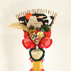 【縁起物　熊手】　和布（着物の生地）を使った手作りの縁起の良い飾り物　手軽に飾れる木製台座付き 3枚目の画像