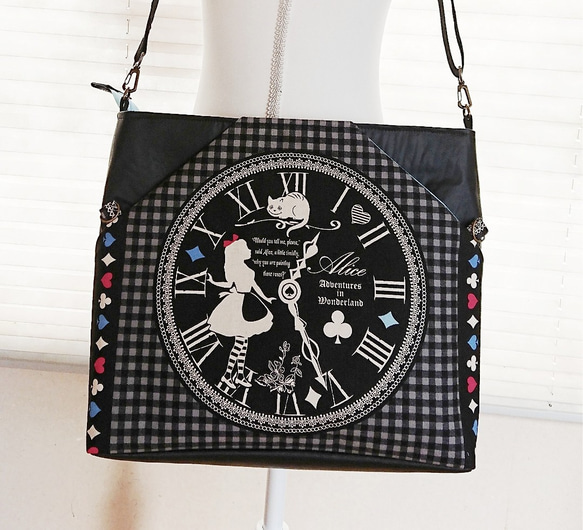 不思議の国のアリス柄 ♡ショルダーバック ♡サコッシュ ♡両面内