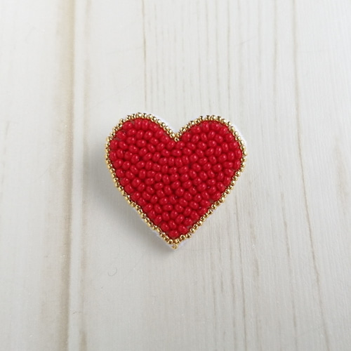 ハートのビーズ刺繍ブローチ オペークレッド ブローチ isoa/イソア