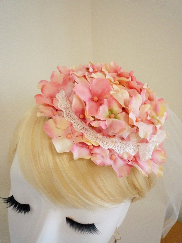 かわいい、ピンクのお花の帽子（チュール付き） 2枚目の画像