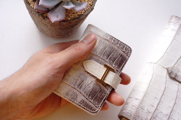 ヒマラヤクロコダイル　キーケース　カードポケット付き　ベルト付き 2枚目の画像