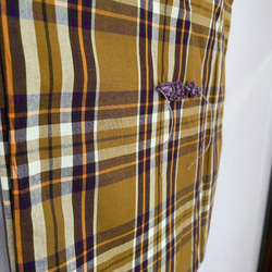 なみなみ刺繍のリメイクトートバッグ　黄土色×紫　チェック 7枚目の画像