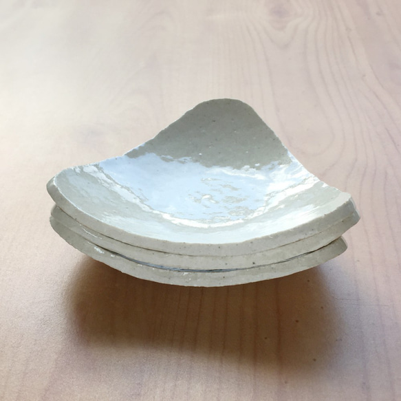 陶器の三角豆皿【白】 10枚目の画像