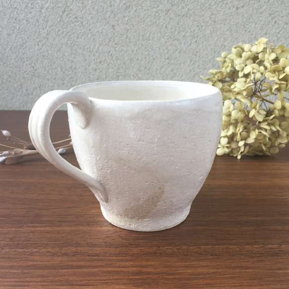 陶器の大きめマグカップ【粉引】 4枚目の画像