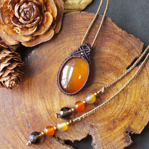 【12月スーパーSALE 15%OFF】 カーネリアンのマクラメネックレス 「Tithonia」 ネックレス ネックレス・ペンダント