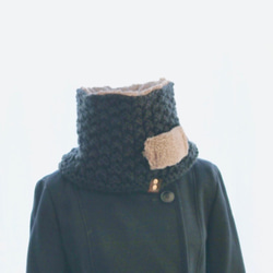 男女皆宜的黑色Kanoko針織皮革和生態毛皮吊牌領口脖子保暖器 第7張的照片
