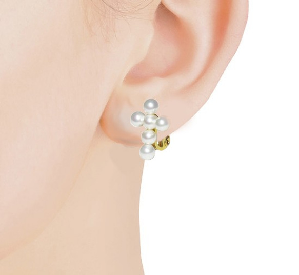 貝殼珍珠十字圖案夾式耳環 第2張的照片