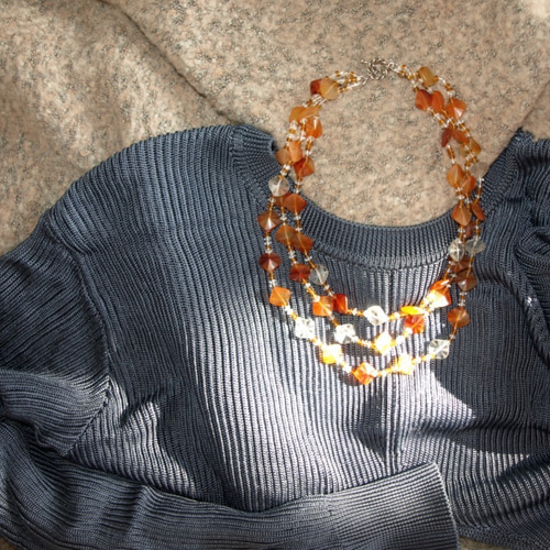 大ぶりでも軽い天然石ネックレス・sold】華やかな3連カーネリアン  