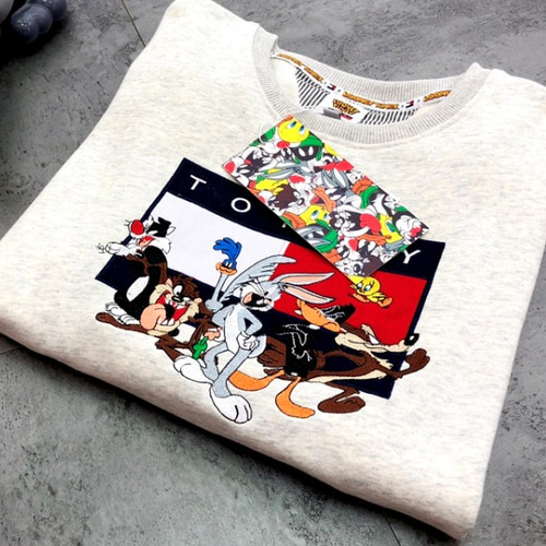 TOMMY JEANS×LOONEY TUNES ロゴ刺繍スウェット スウェット・トレーナー