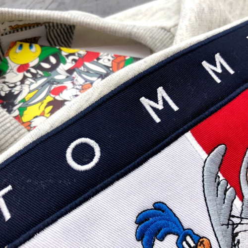 TOMMY JEANS×LOONEY TUNES ロゴ刺繍スウェット スウェット・トレーナー