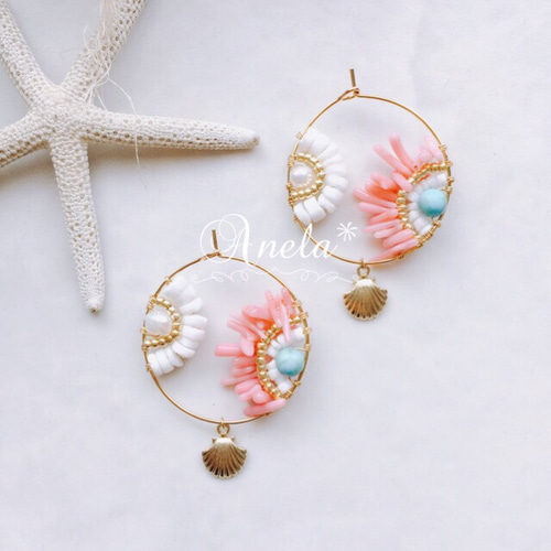 ピンク珊瑚とホワイトシェルのピアス ピアス（フープ） Anela* 通販