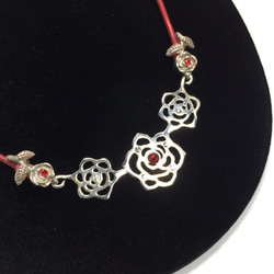 薔薇３輪ネックレス 3枚目の画像