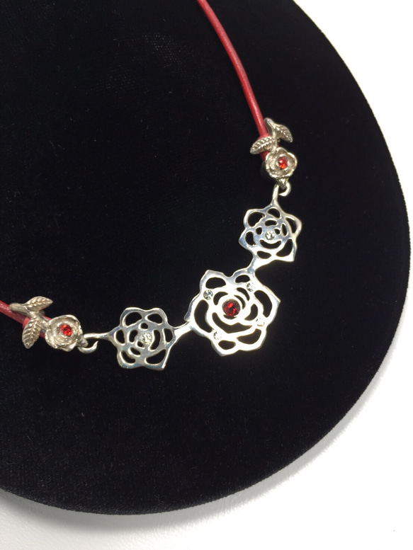 薔薇３輪ネックレス 3枚目の画像