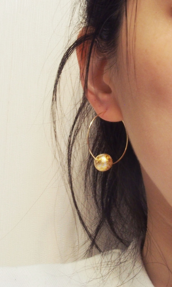 10mm 金箔淡水珍珠環狀耳環 第1張的照片