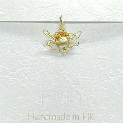 金箔淡水珍珠造型花吊飾 第1張的照片