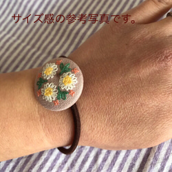 初夏の刺繍ヘアゴム/ブローチ　紫陽花・青 3枚目の画像