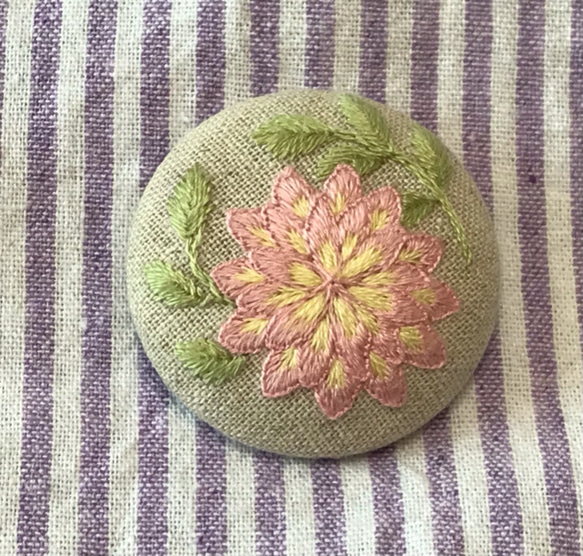 刺繍ブローチ/ヘアゴム　花火ダリア・ピンク 1枚目の画像