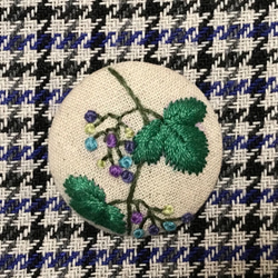 刺繍ブローチ/ヘアゴム　野ブドウ 1枚目の画像