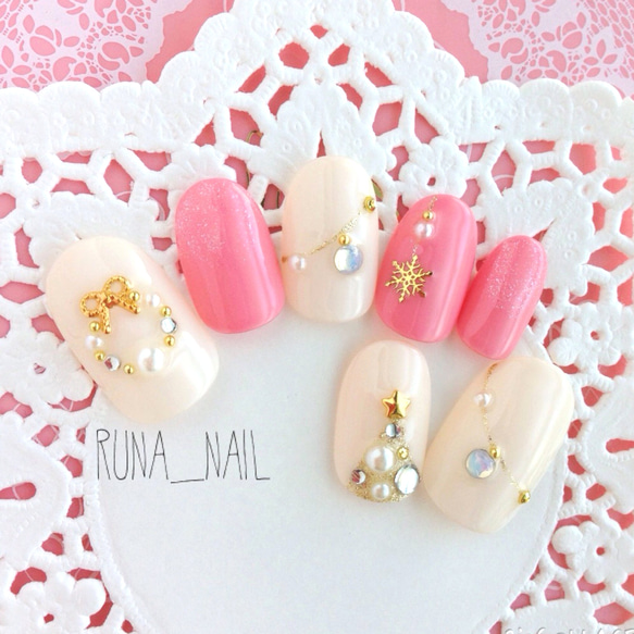 RUNA♡アイボリーピンククリスマスネイルチップ 1枚目の画像