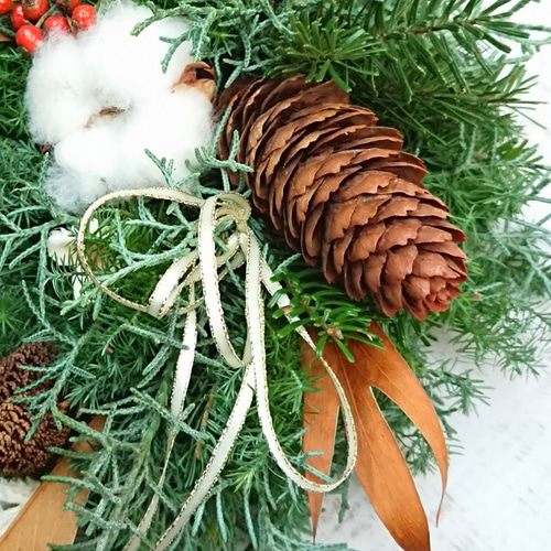 コニファーとドイツトウヒの三日月リース リース Atelier Calme 通販