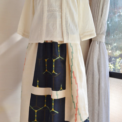 着物リメイク　紬のぜいたくなパッチワークのスカート　Ｊ-19 1枚目の画像