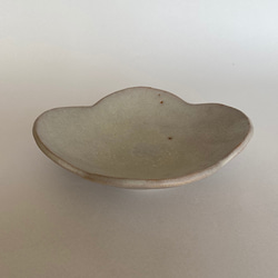 クローバー形の白い皿 2枚目の画像