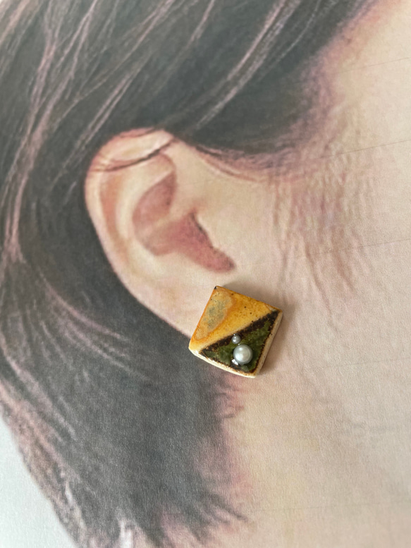 陶器ピアス　ツートンカラー 2枚目の画像