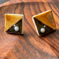 陶器ピアス　ツートンカラー 3枚目の画像