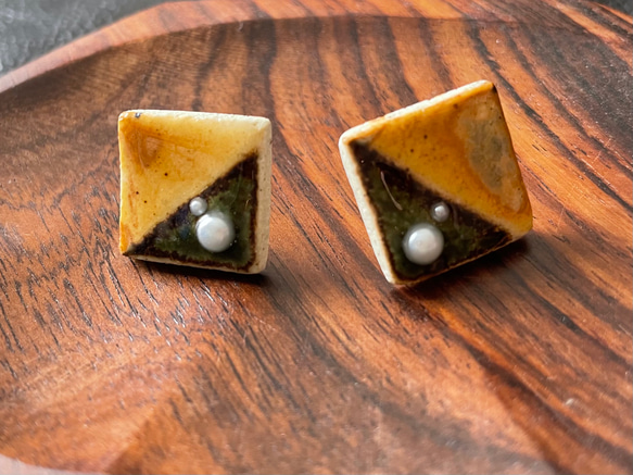 陶器ピアス　ツートンカラー 3枚目の画像