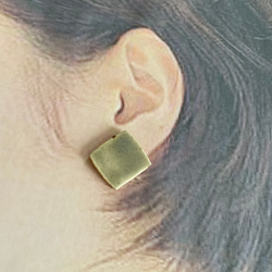 陶器ピアス/うぐいす色 1枚目の画像