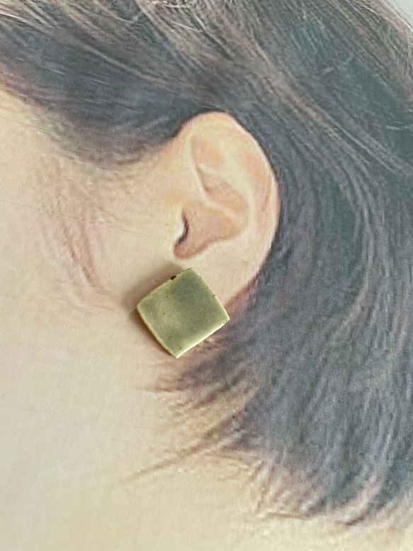 陶器ピアス/うぐいす色 1枚目の画像