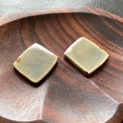 陶器ピアス/うぐいす色 2枚目の画像