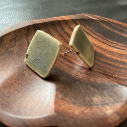 陶器ピアス/うぐいす色 3枚目の画像