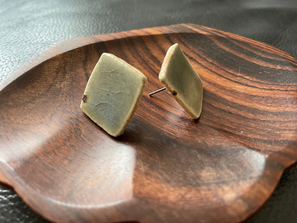 陶器ピアス/うぐいす色 3枚目の画像