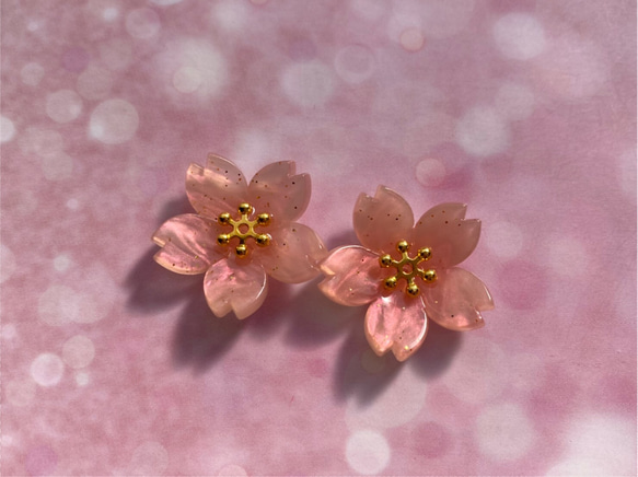 桜のピアス/イヤリング　シェル風ピンク色　大中小選べるサイズ 3枚目の画像
