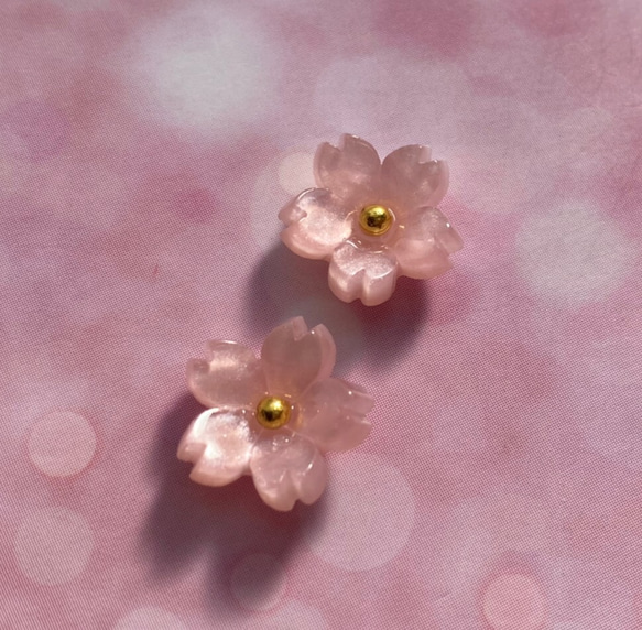 桜のピアス/イヤリング　シェル風ピンク色　大中小選べるサイズ 8枚目の画像