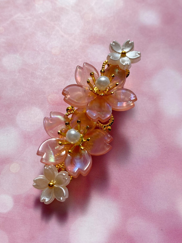 桜のヘアクリップ 半透明オーロラピンク色 3枚目の画像
