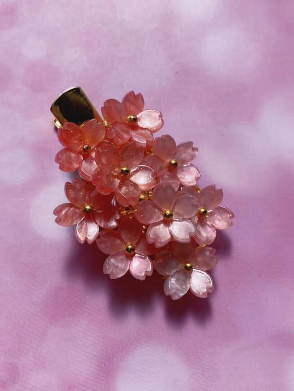 桜のヘアクリップ 金ラメグラデーションピンク色 3枚目の画像