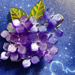 みずみずしい 紫陽花のヘアクリップ 髪留め グラデーション 星空色 2枚目の画像